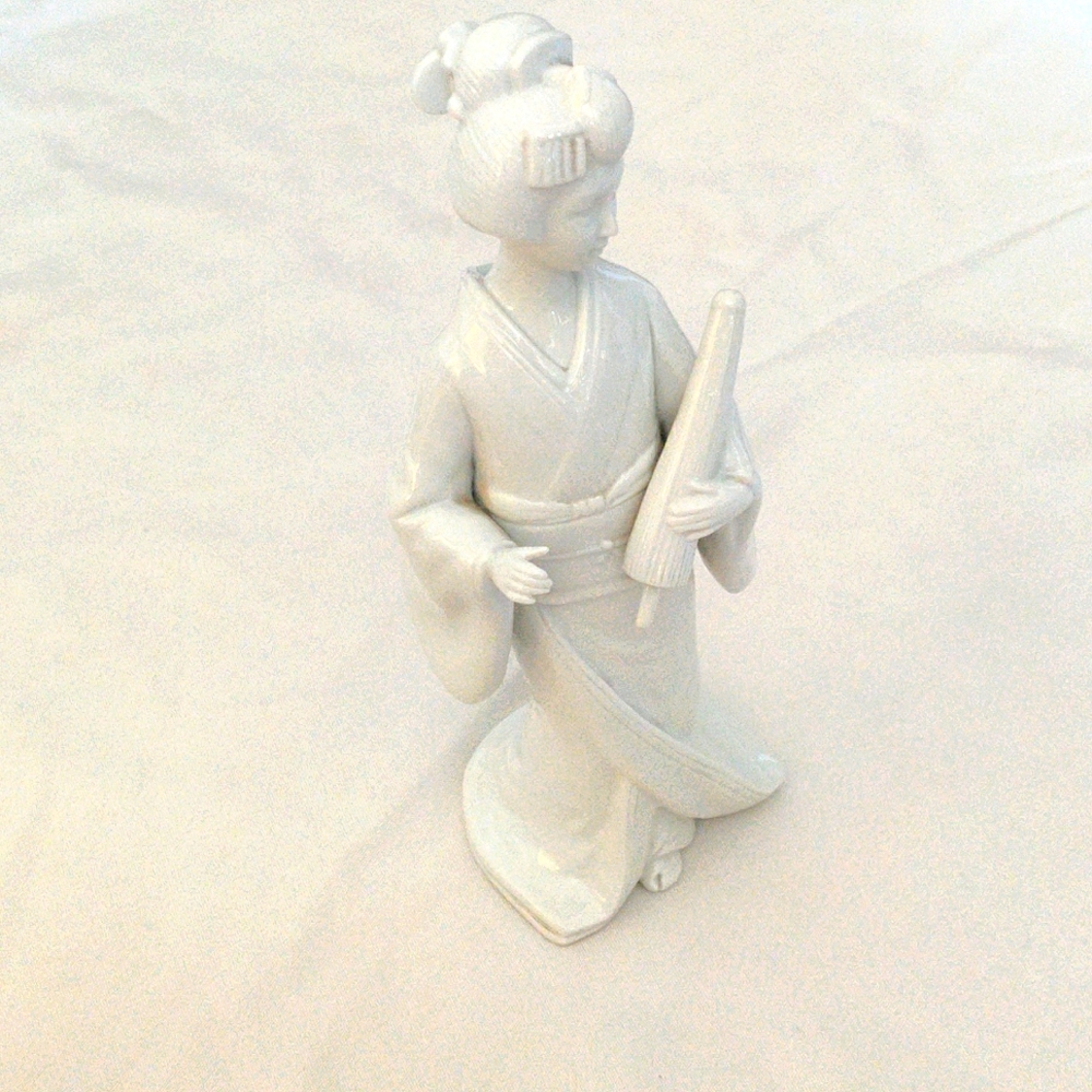 JAPANESE GEISHA WHITE PORCELAIN FIGURINE